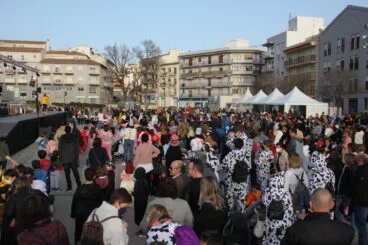 Actuación en la plaza de la Constitución tras el desfile