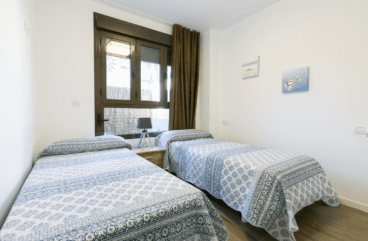 Dormitorio con camas individuales del apartamento de Quality Rent a Villa