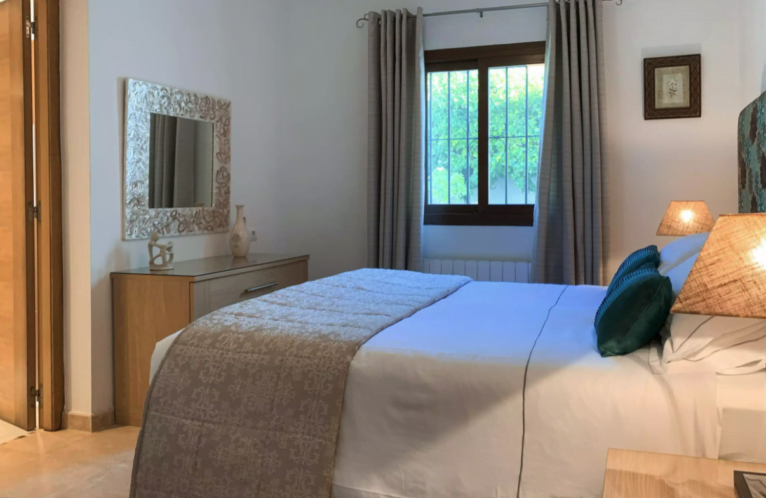 Dormitorio de la villa disponible con Vicens Ash Properties