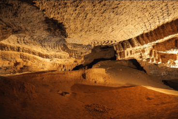 Interior de la Cova Tallada