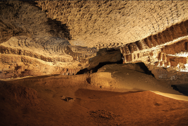 Imagen: Interior de la Cova Tallada