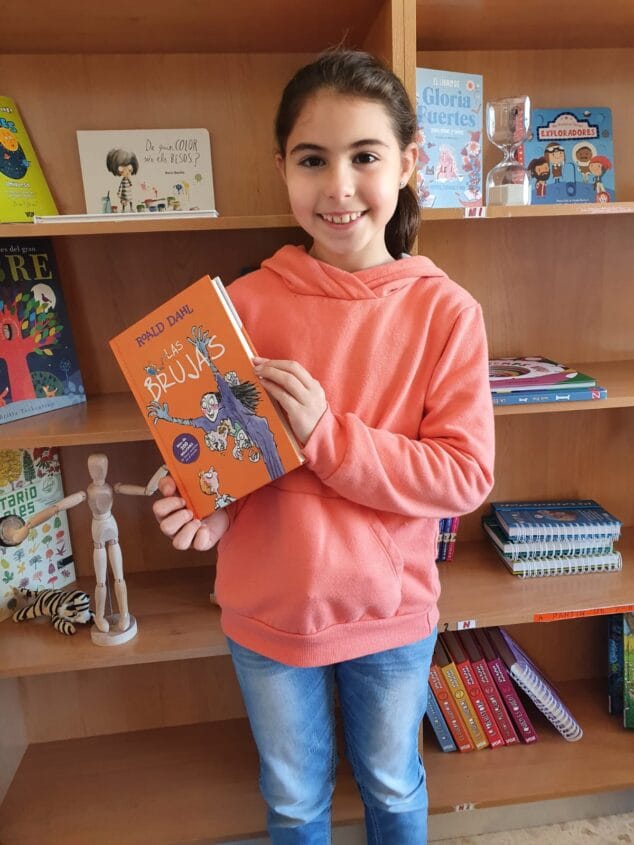 Imagen: Iris Vallés Gisbert y su lectura, 'Las Brujas'