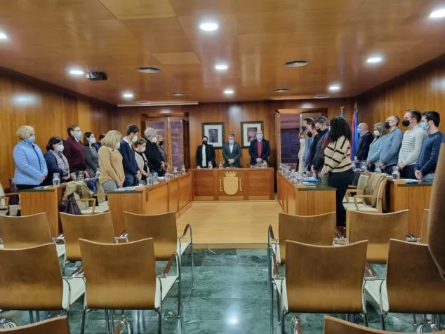 Imagen: Minuto de silencio al inicio del pleno