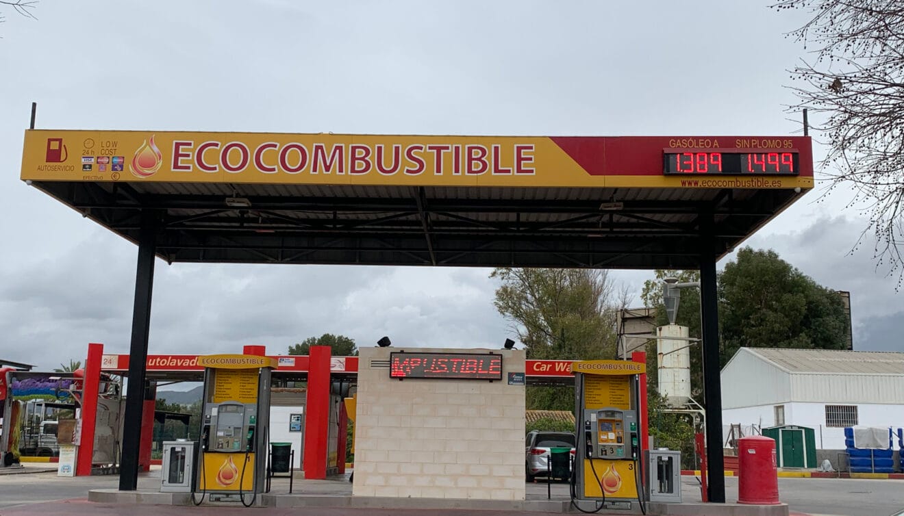 Precio del combustible en una gasolinera de Xàbia el viernes 25 de febrero de 2022