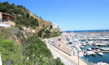 Preciosas vistas al puerto de Jávea desde esta villa en venta con Atina Inmobiliaria