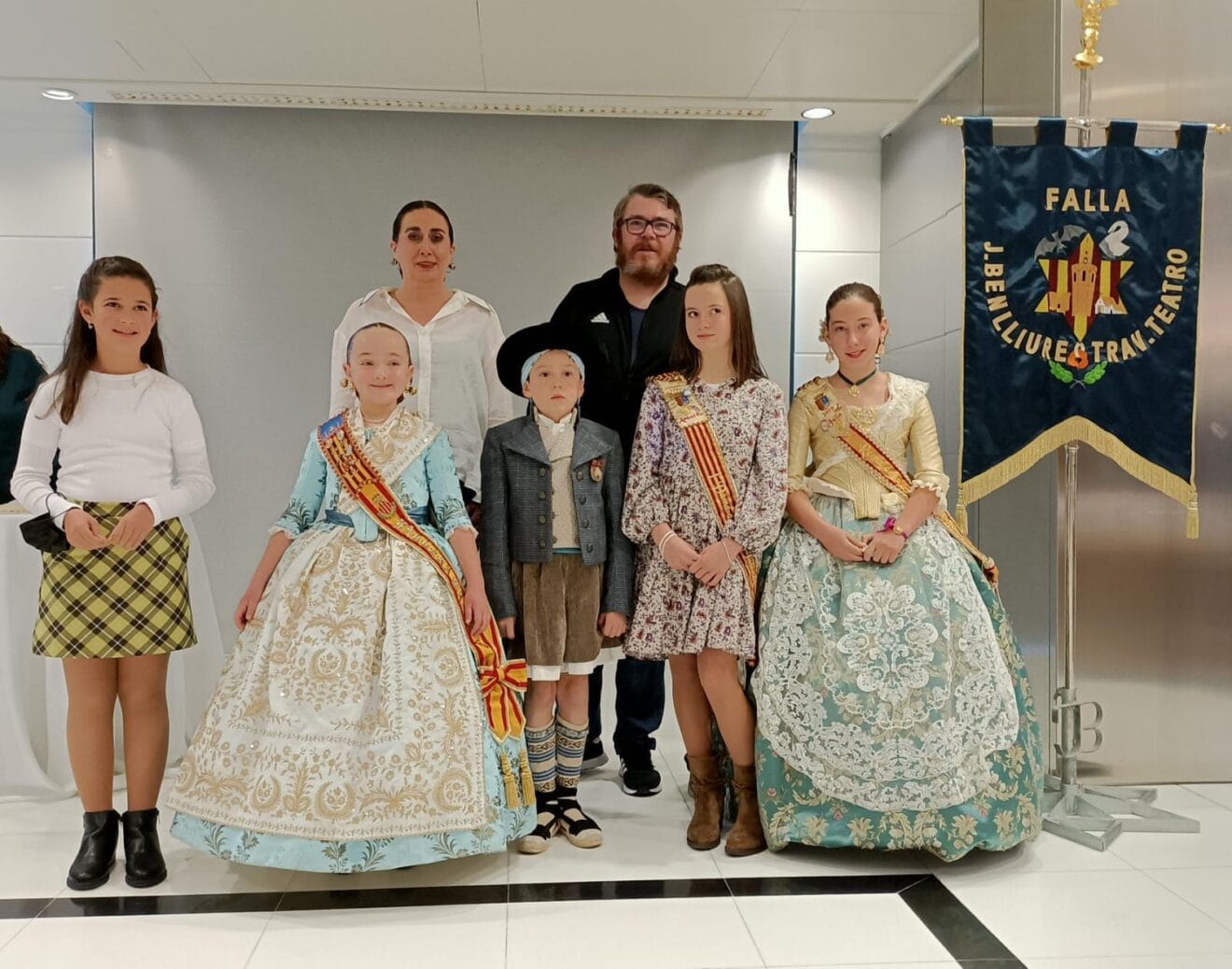 Representantes infantiles de Fogueres Xàbia en el acto de la Falla de Valencia