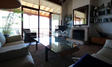 Salón de la villa con impresionantes vistas al puerto de Jávea – Atina Inmobiliaria