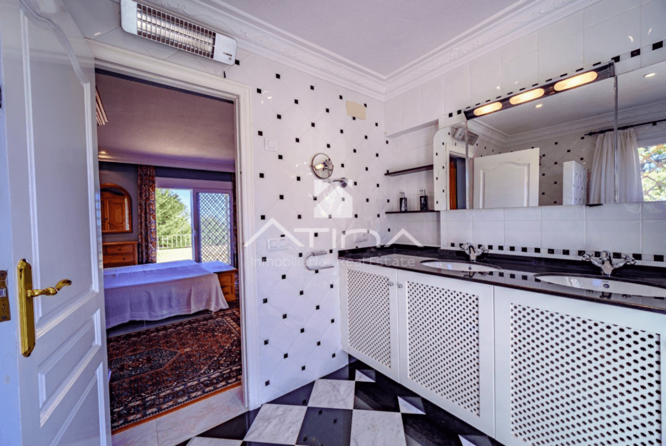 Baño en-suite de la villa en venta en Jávea