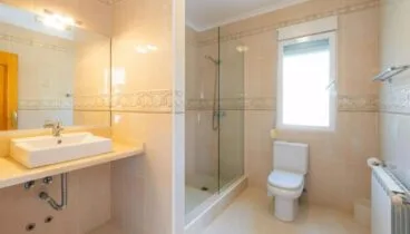 Baño equipado con ducha