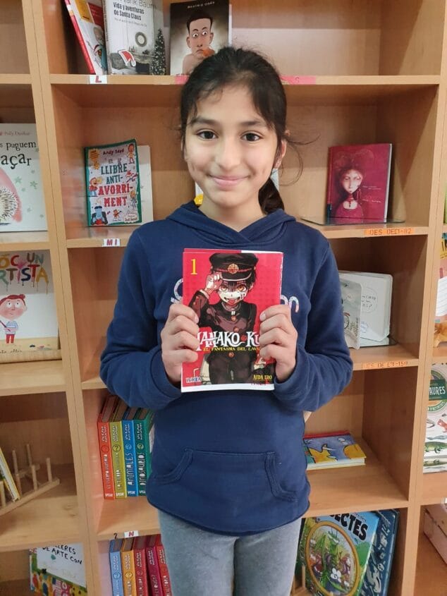 Imagen: Carla Mut del CEIP Trenc d'alba con su libro