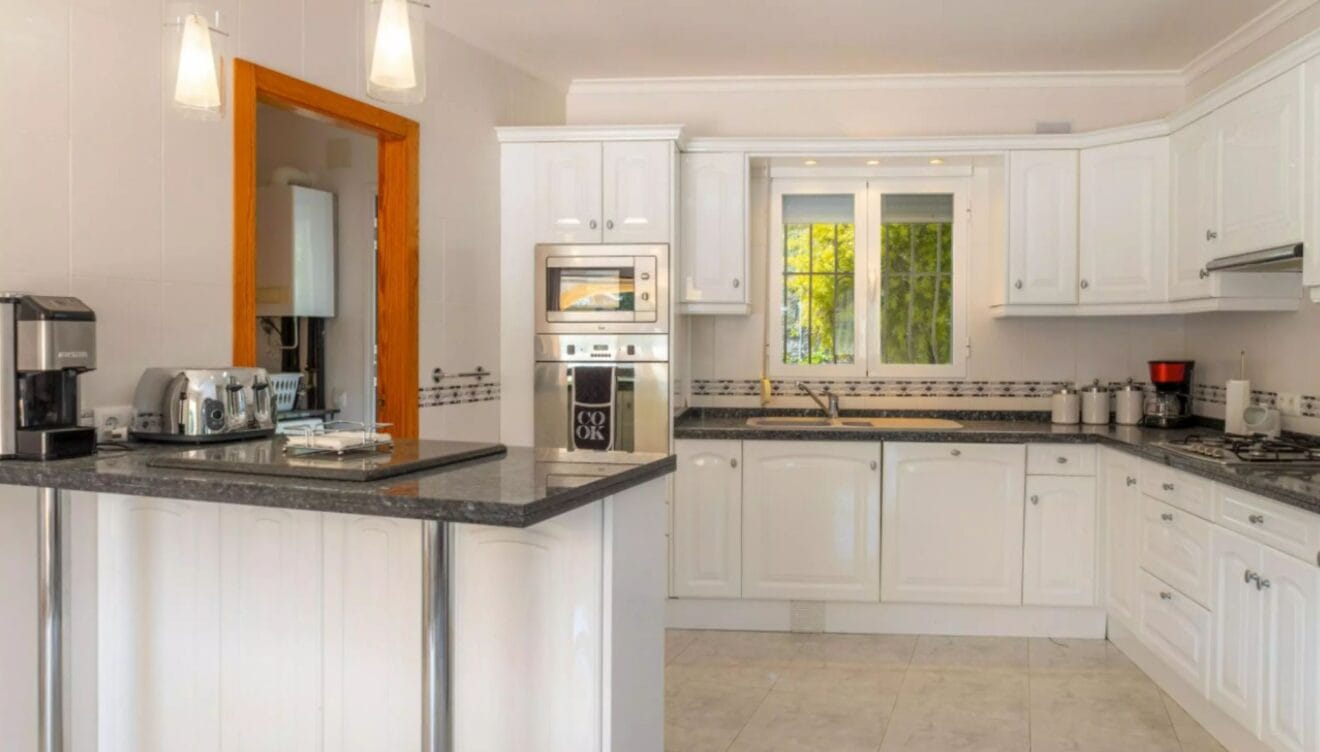 Cocina con barra americana