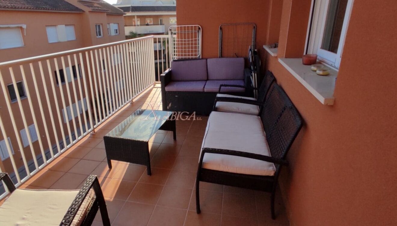 Conjunto de exterior en el balcón de la vivienda