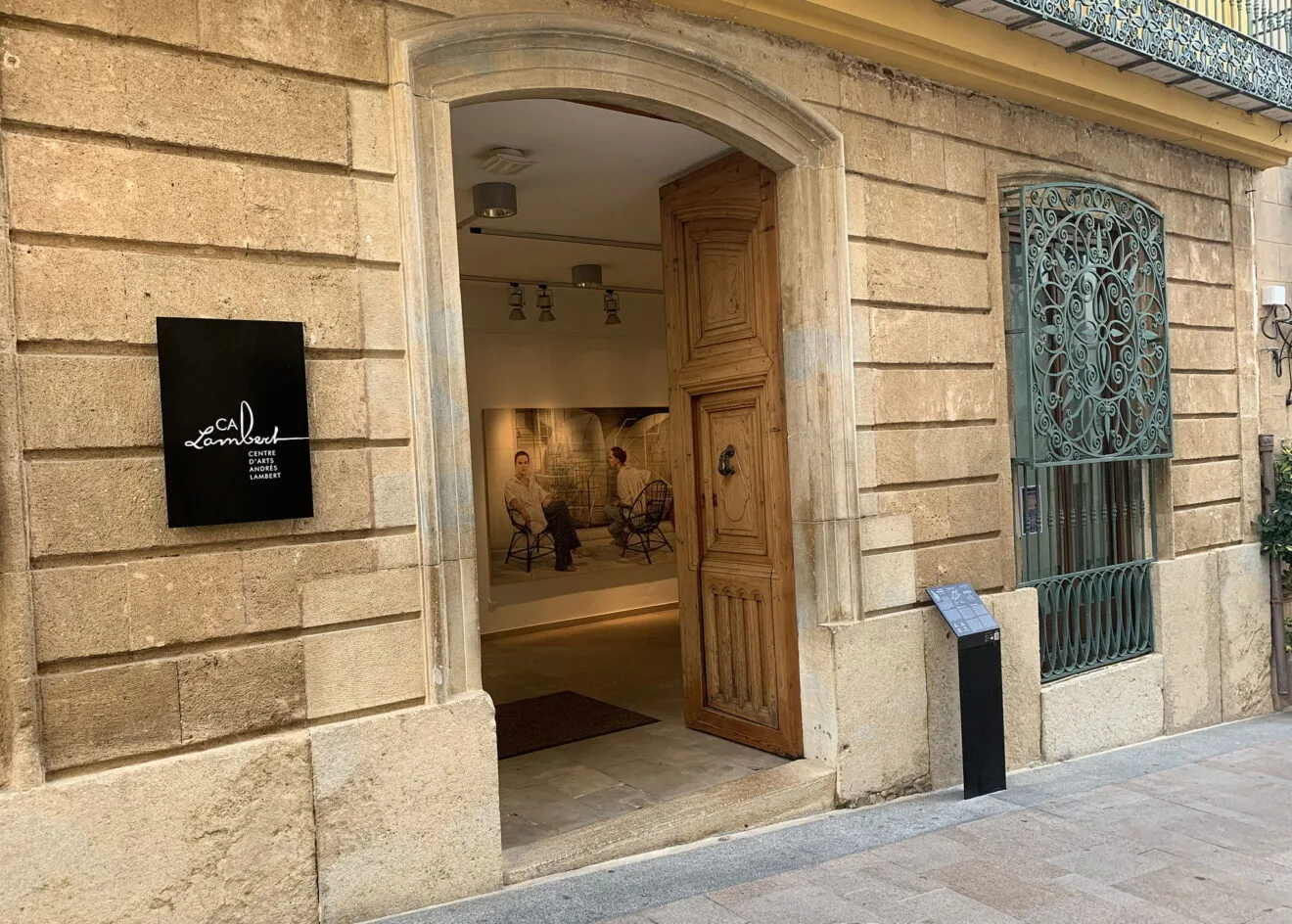 Entrada al Centre d'Art Ca Lambert de Xàbia