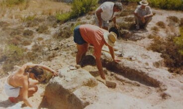 Excavación en 1985 en la necrópolis del Muntanyar. Foto ‘Quaderns del Museu de Xàbia’