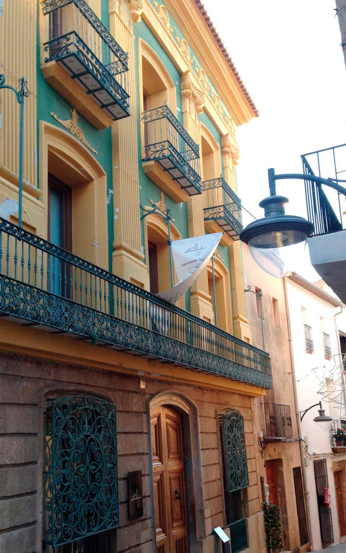 Fachada del Centre d'Art Ca Lambert