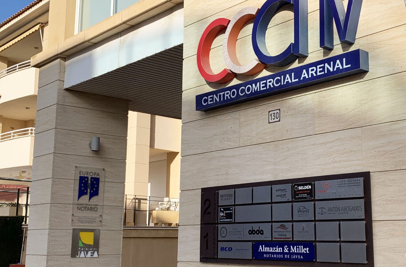 Fachada del edificio en el que se encuentra la Notaria Almazán & Millet