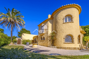 Fantástica villa con jardín en Jávea