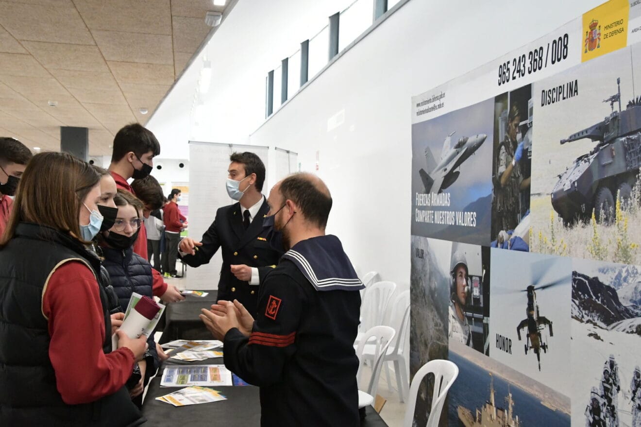 Información a los estudiantes en el Mercat de l'estudiant