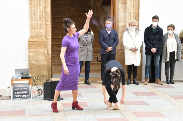 Imagen: Performance en el acto institucional del 8M