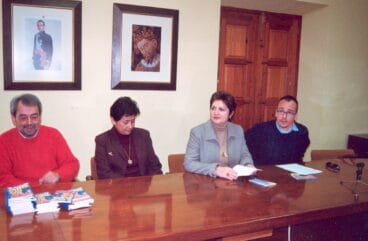 Presentación de una publicación de El Persa en el Ayunamiento de Xàbia Foto AMX