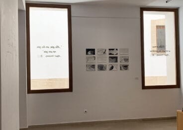 Ventanales en una de las salas del Centre d’Art Ca Lambert de Jávea