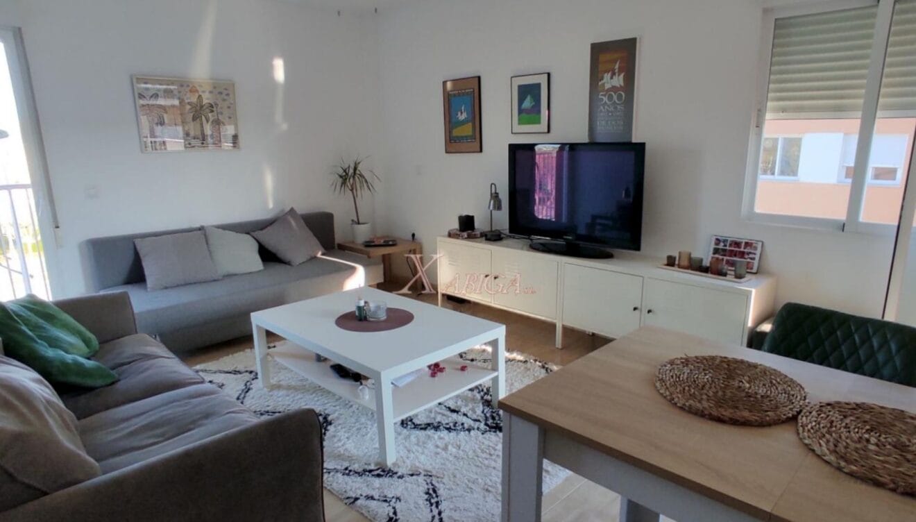 Salón-comedor del apartamento disponible con Xabiga Inmobiliaria