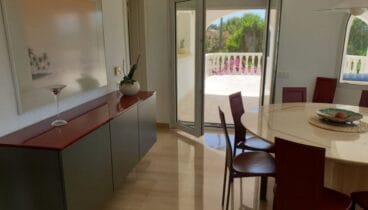 Zona comedor con salida a la terraza