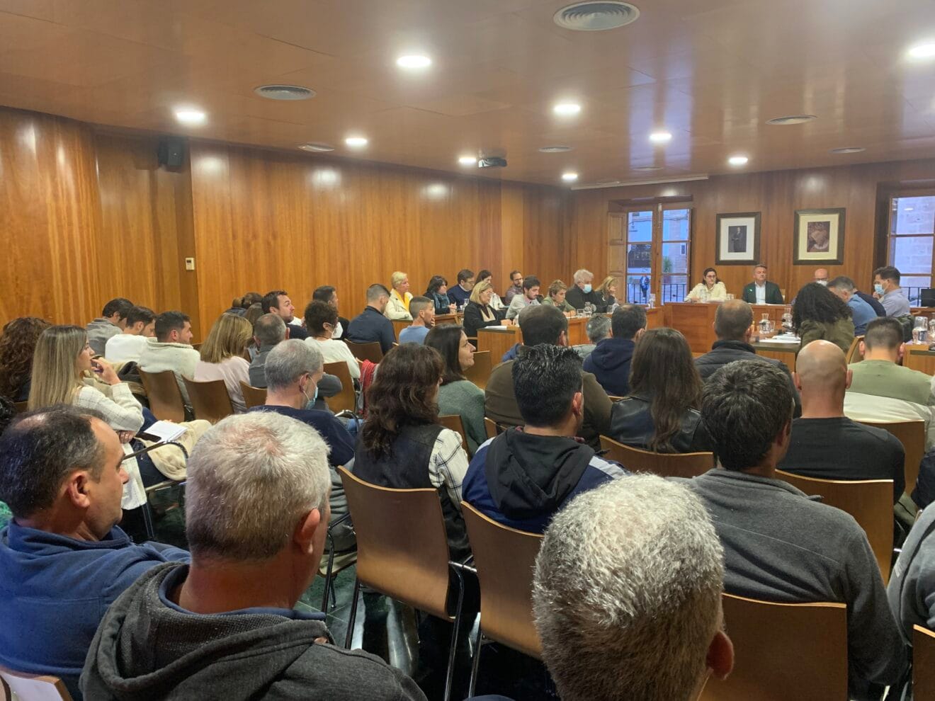 Agentes de la Policía Local de Xàbia en el pleno ordinario