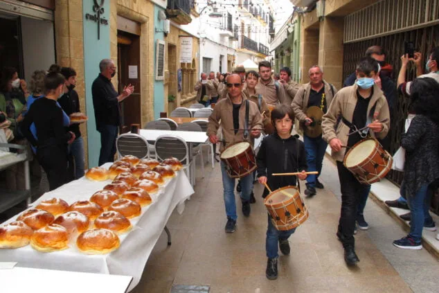 Imagen: La Colla XIrimitab's ambienta la fira d'Artesania 2022 de Xàbia