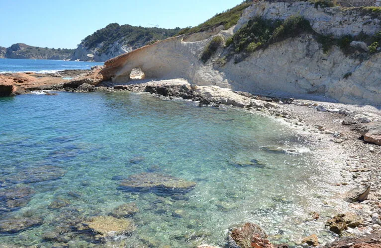 Cala Blanca I y acceso a la Caleta II