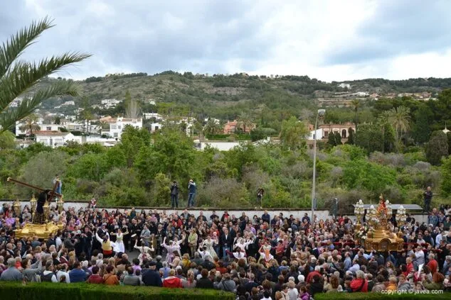 Imagen: Encuentro de las imágenes de Jesús Nazareno y la Mare de Déu de Loreto en 2017