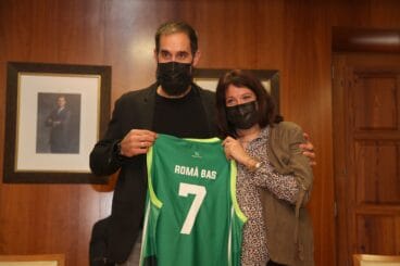 Entrega de la camiseta del Joventut Xàbia