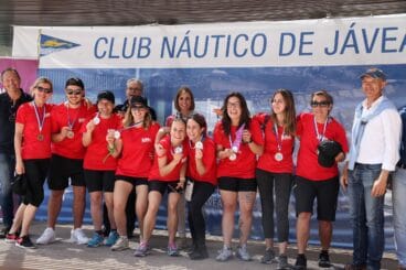 Entrega de trofeos y participantes en la I Regata de Rem de la Dona Xàbia (13)