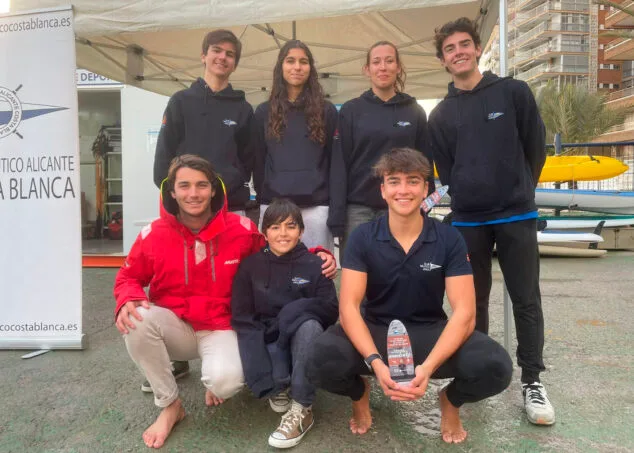 Imagen: Equipo de la flota de tablas del Club Náutico Jávea