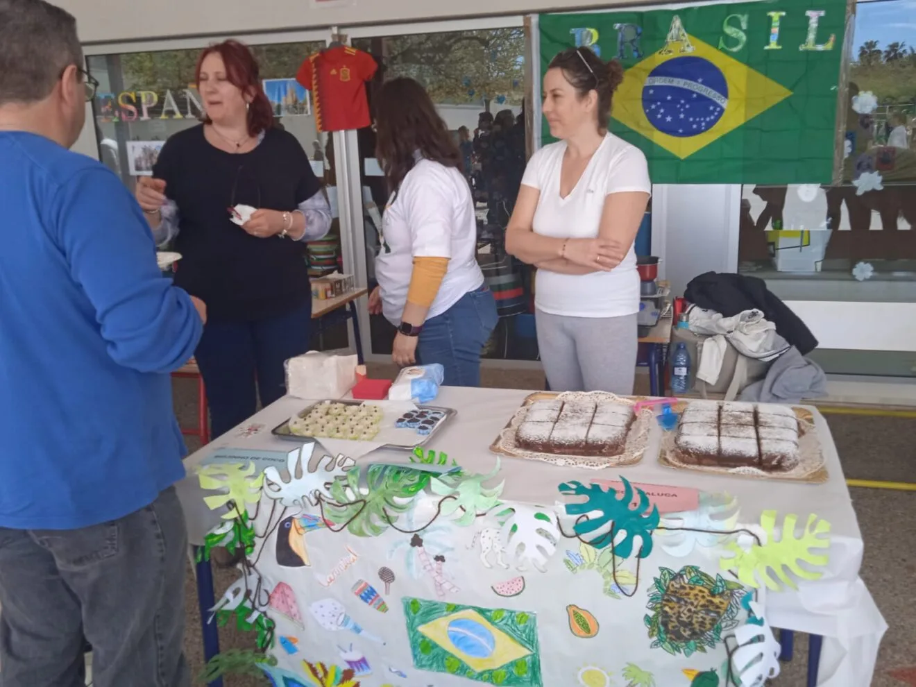 Fiesta y gastronomía internacional en el colegio del Arenal (2)