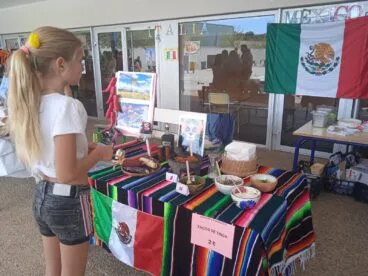 Fiesta y gastronomía internacional en el colegio del Arenal (4)