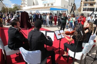 Inauguración de la escultura de Joaquín Sorolla en el paseo marítimo de Xàbia (2)