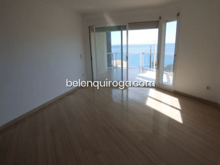 Interior del apartamento con salida a la terraza