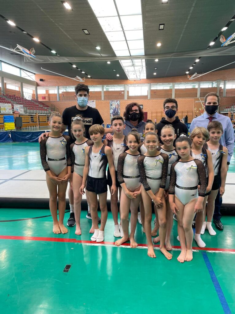 Jóvenes gimnastas del CD Montgó Xàbia