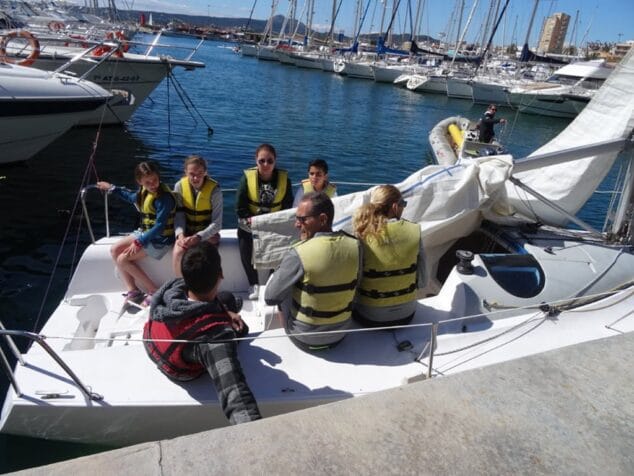 Imagen: Participación de jóvenes y familias en una jornada anterior en el CN Jávea