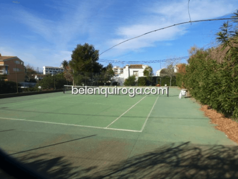 Pista de tenis comunitaria