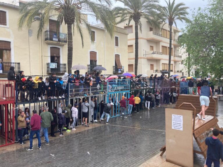 Público asistente a la segunda jornada taurina de Xàbia