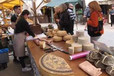 Puesto de quesos de la Fira d’Artesanía Xàbia 2022