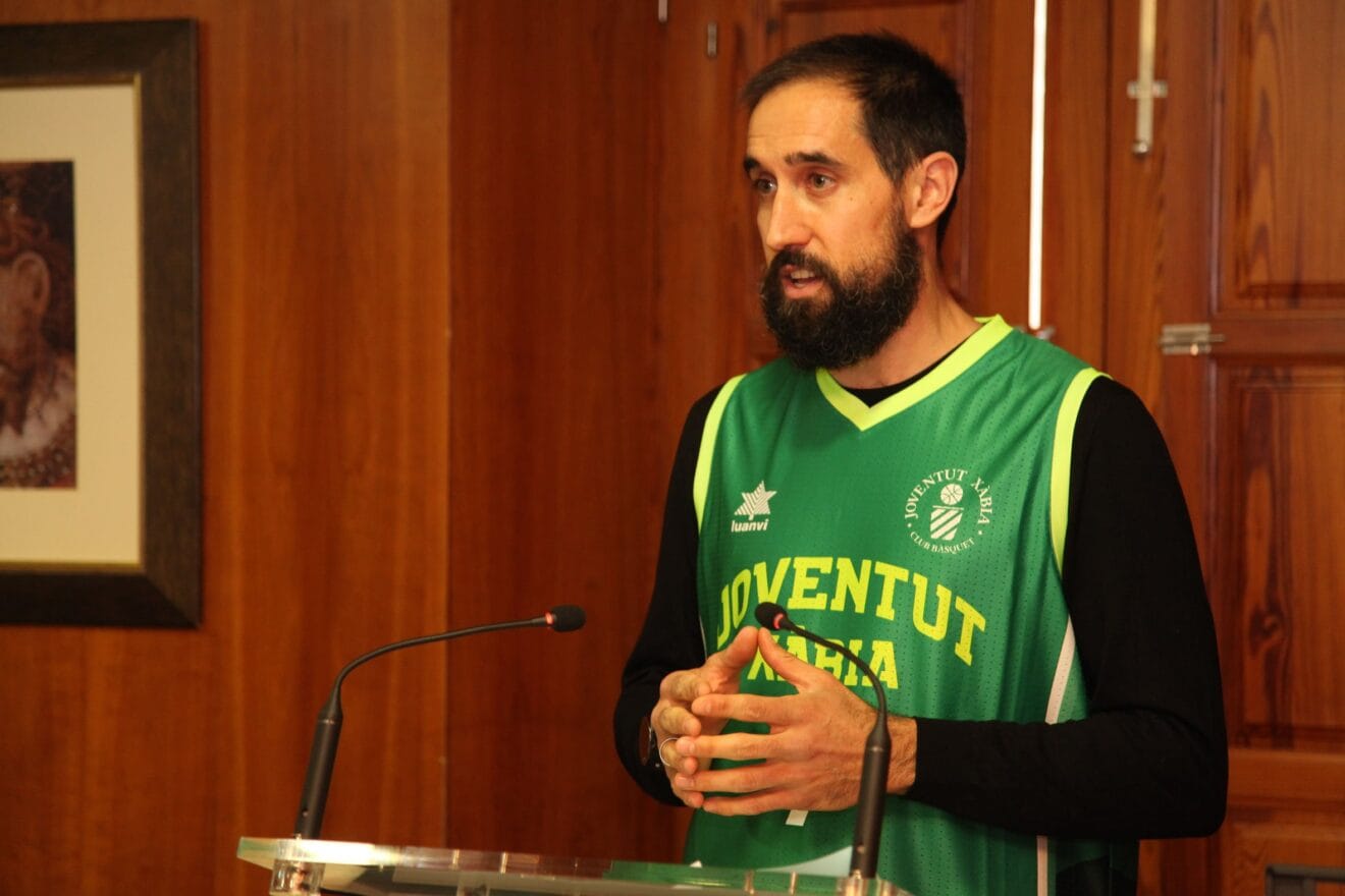 Romà Bas en el acto de homenaje de Xàbia