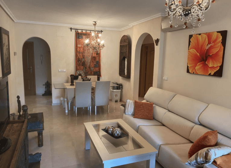 Salón-comedor con aire acondicionado y suelo radiante