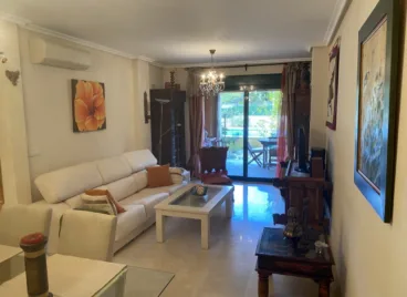 Salón-comedor de la vivienda con salida al jardín
