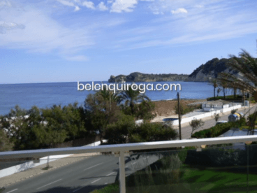 Vistas al mar y a la montaña desde el apartamento