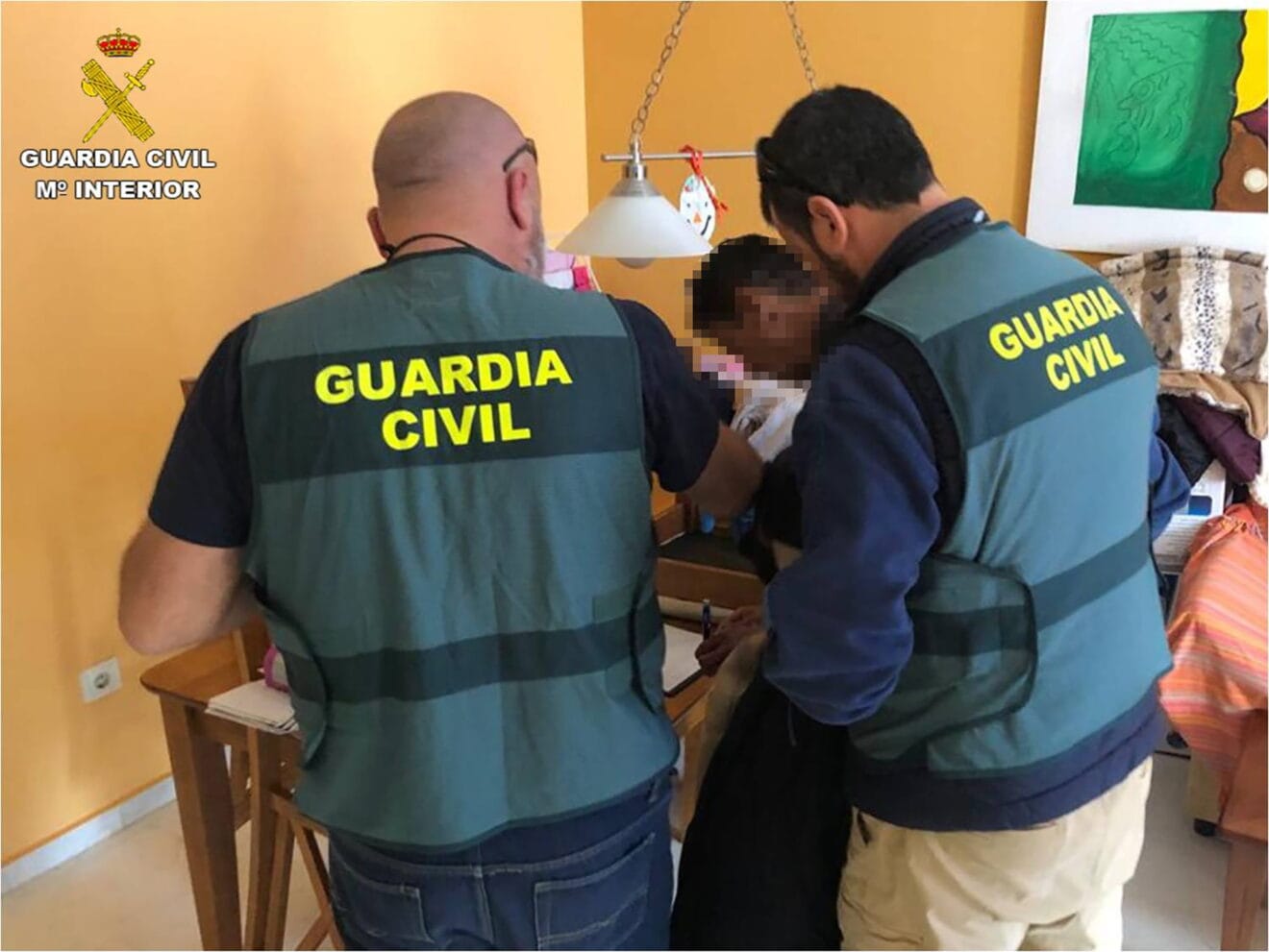 Agentes de la Guardia Civil en la detención