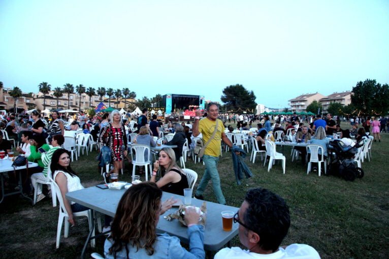 Atmosphäre im Food-Bereich der 9. Ausgabe des Montgorock Xàbia Festival