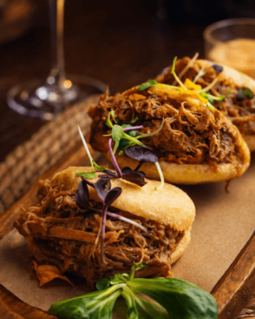 Arepas crujientes de pulled pork en Restaurante Temblor